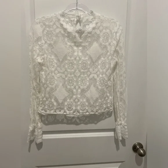 Francesca White Lace Top Elegant Never Worn - Picture 6 of 9
